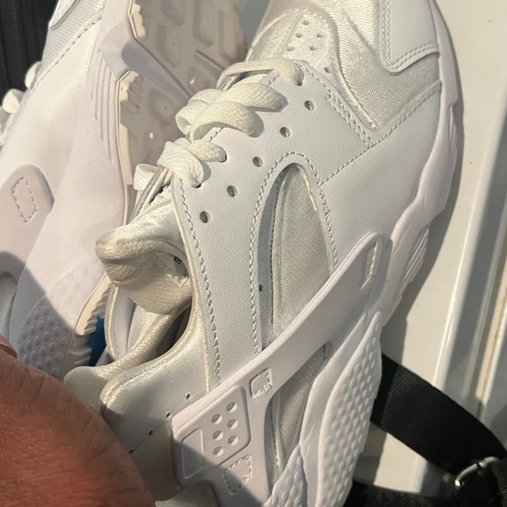 White - Picture 2 of 3